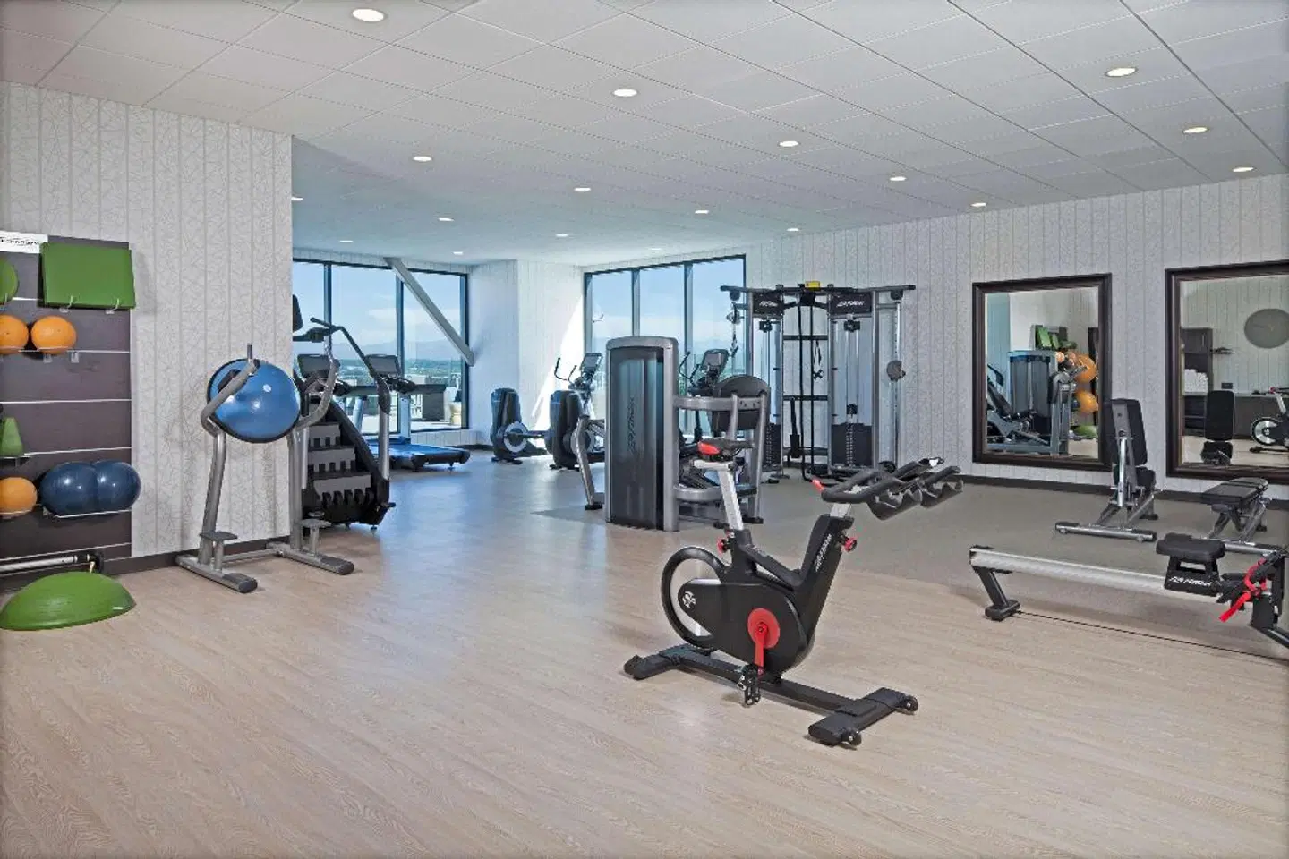 H Hotel Los Angeles, Curio Collection by Hilton SPORTS_AND_LEISURE