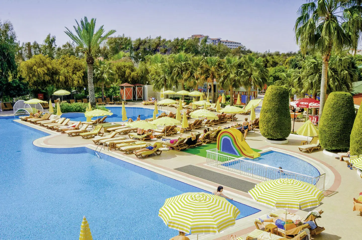 Febeach Hotel OUTDOOR_POOL