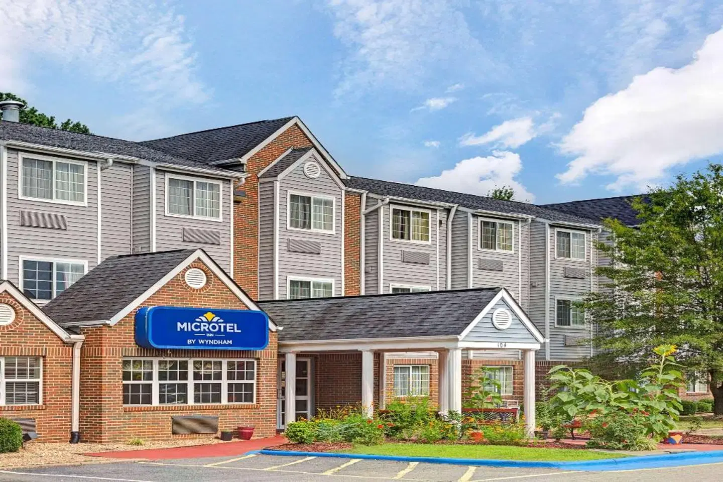 Microtel Inn & Suites by Wyndham Raleigh Durham Airport EXTERIOR