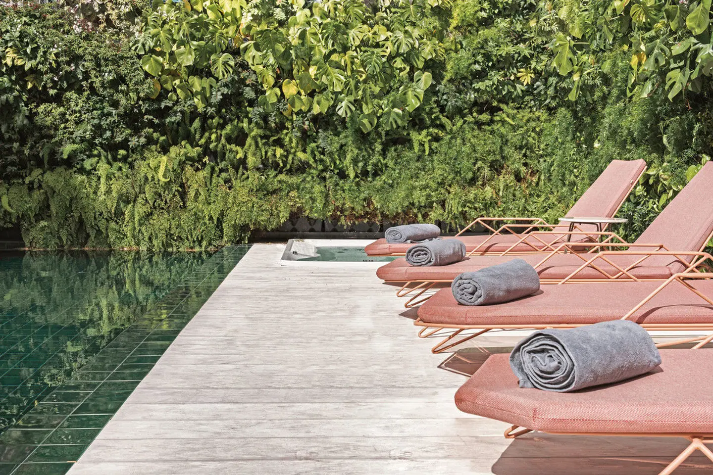 Luster Hotel LANDSCAPE