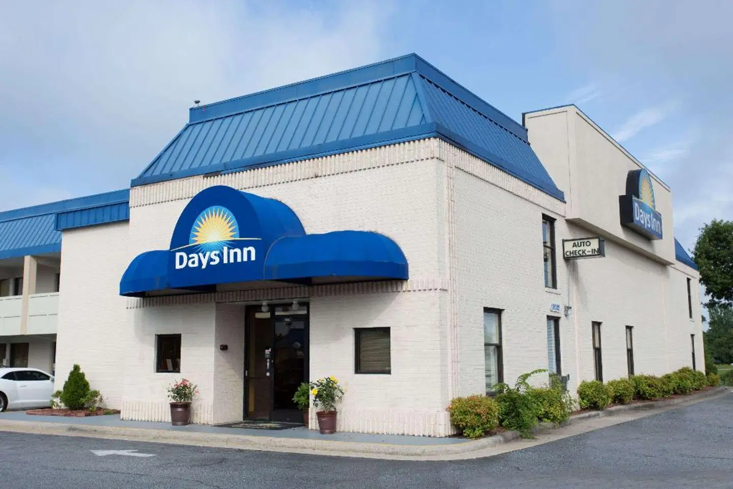 Days Inn by Wyndham High Point/Archdale EXTERIOR