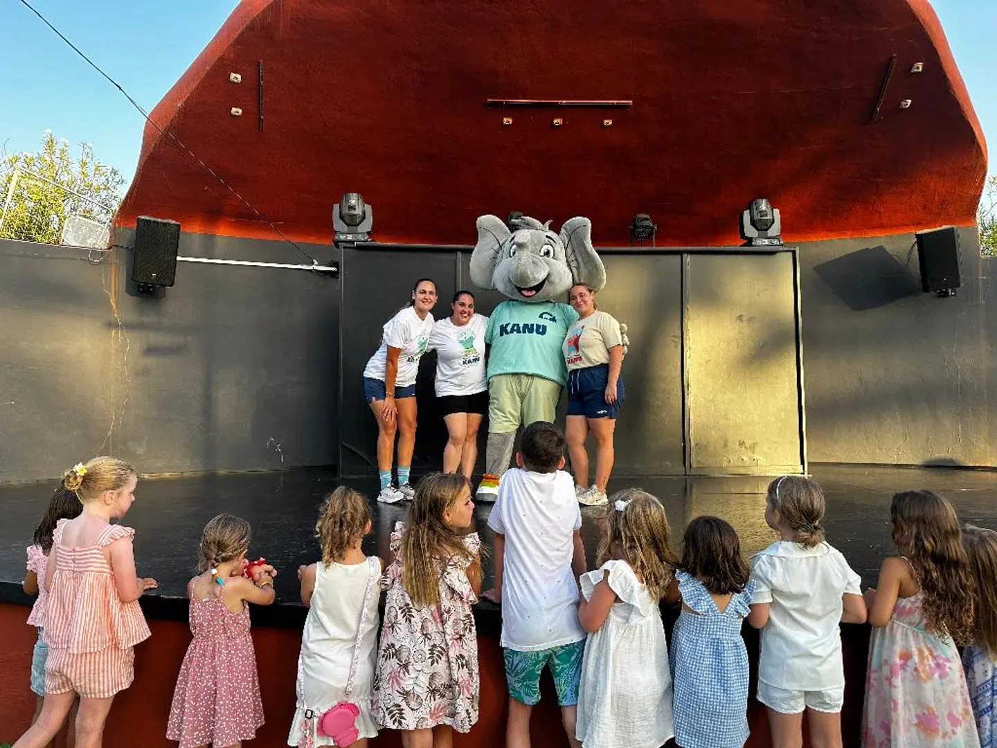 Holiday World Riwo Hotel PEOPLE