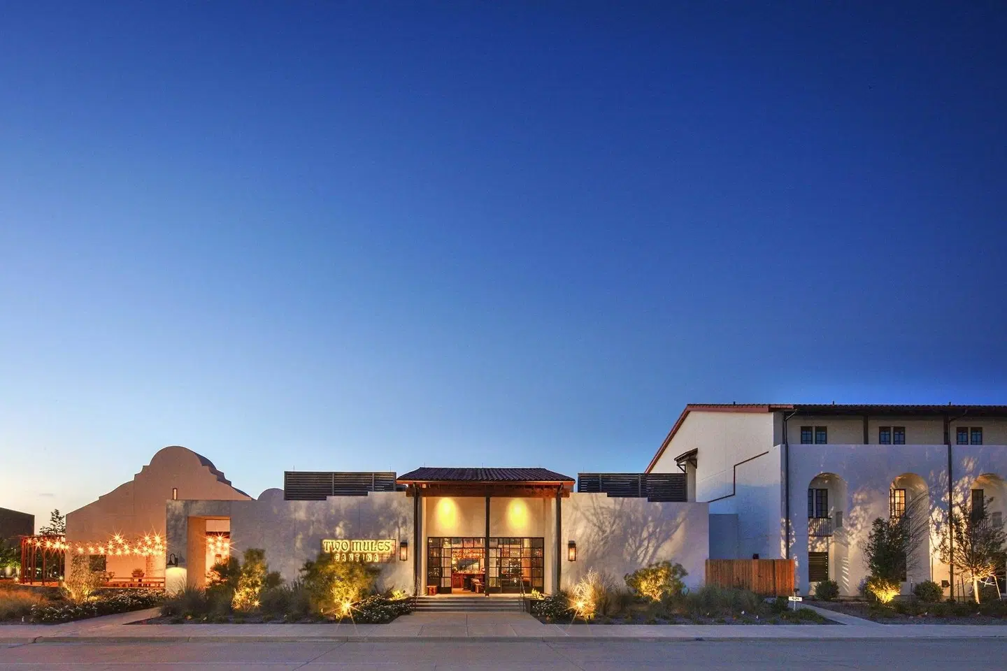 Texican Court, by Valencia Hotel Group EXTERIOR