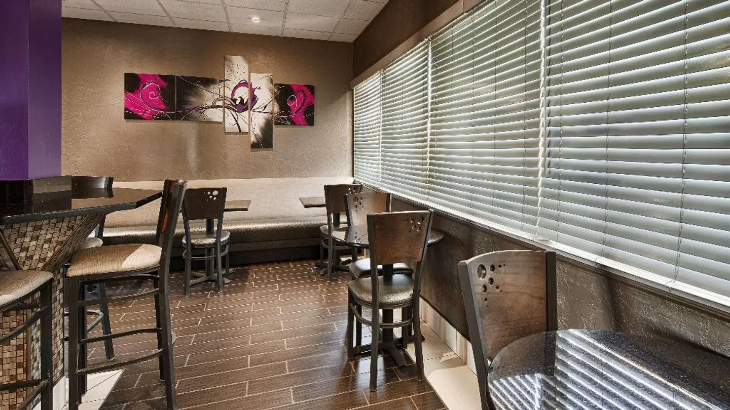 Best Western Santa Fe Bar