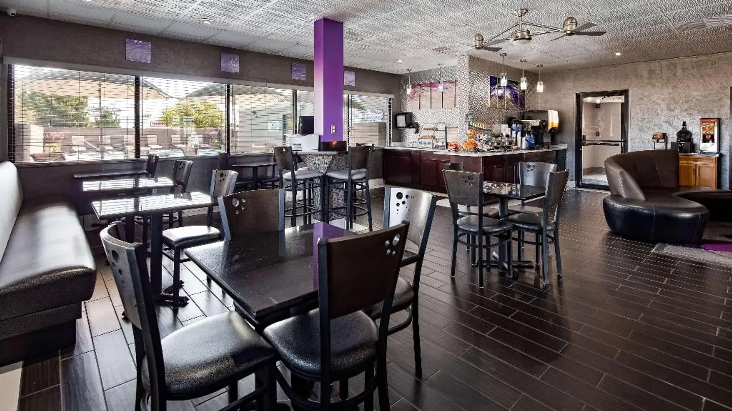 Best Western Santa Fe Bar