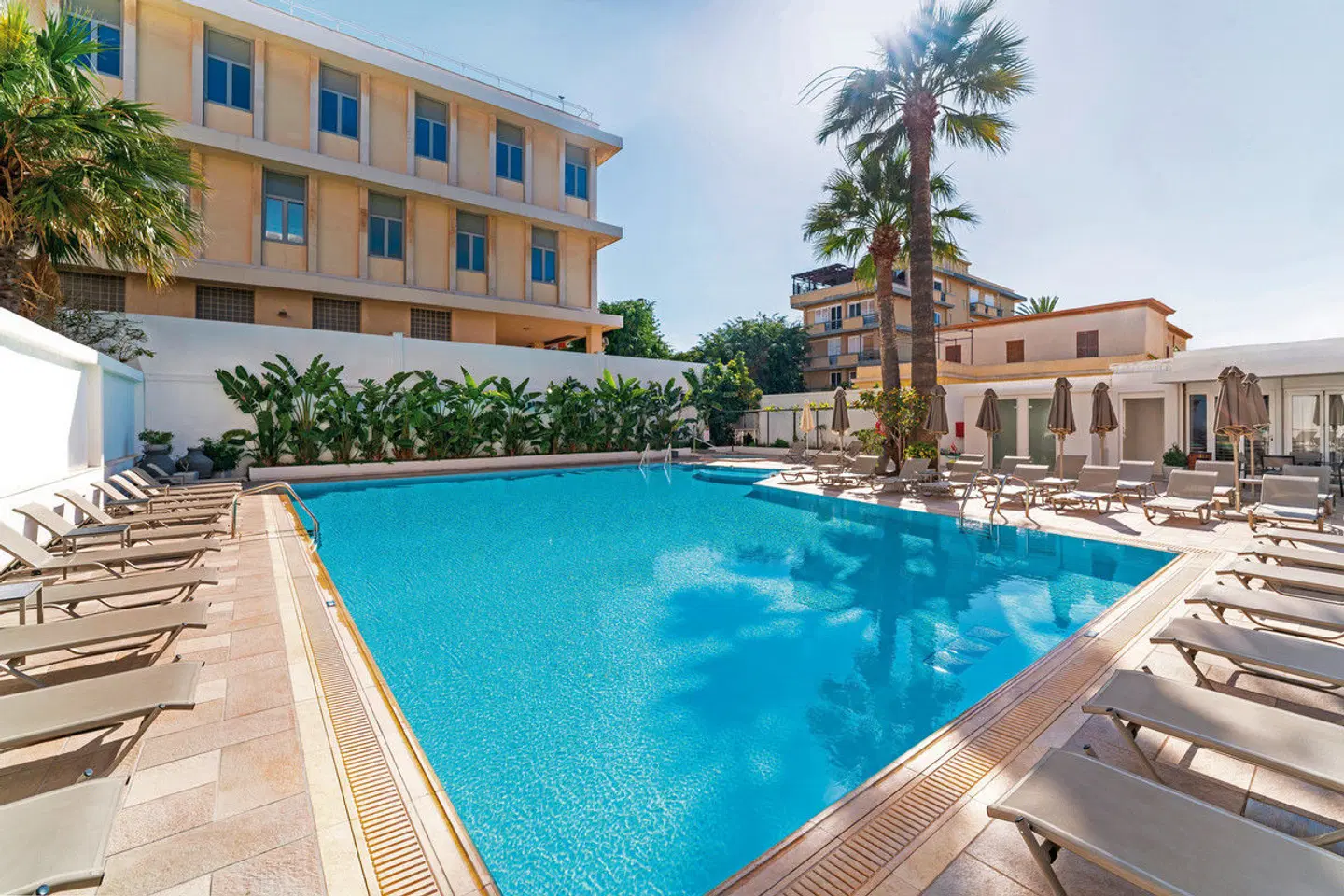 Best Western Plus Plaza Hotel Rhodes OUTDOOR_POOL