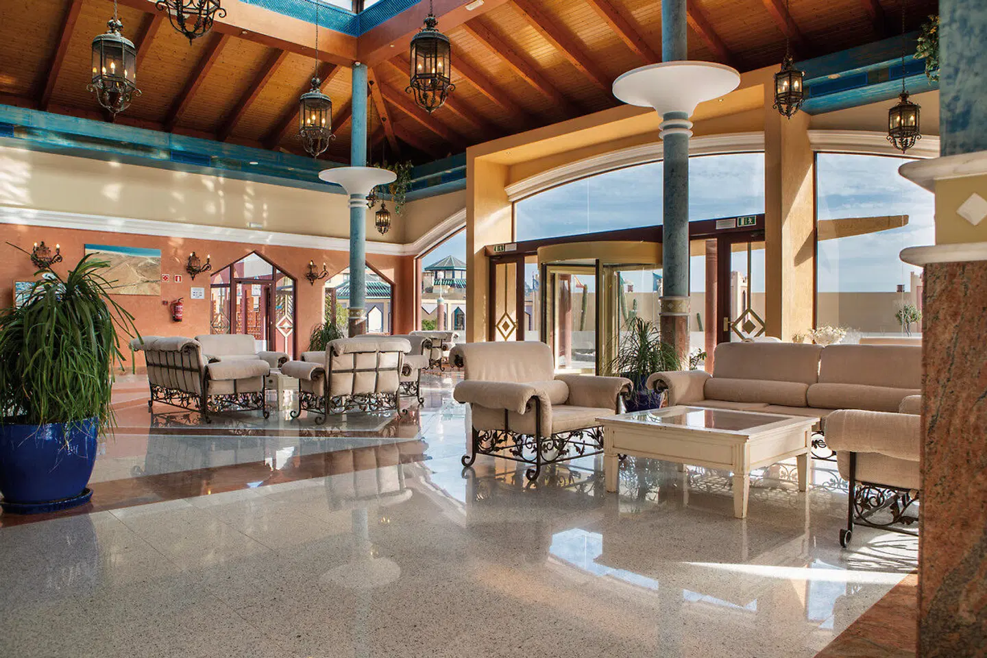 Esmeralda Maris by LIVVO LOUNGE_LOBBY