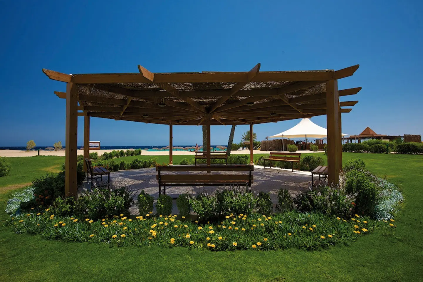 Gorgonia Beach Resort Garten