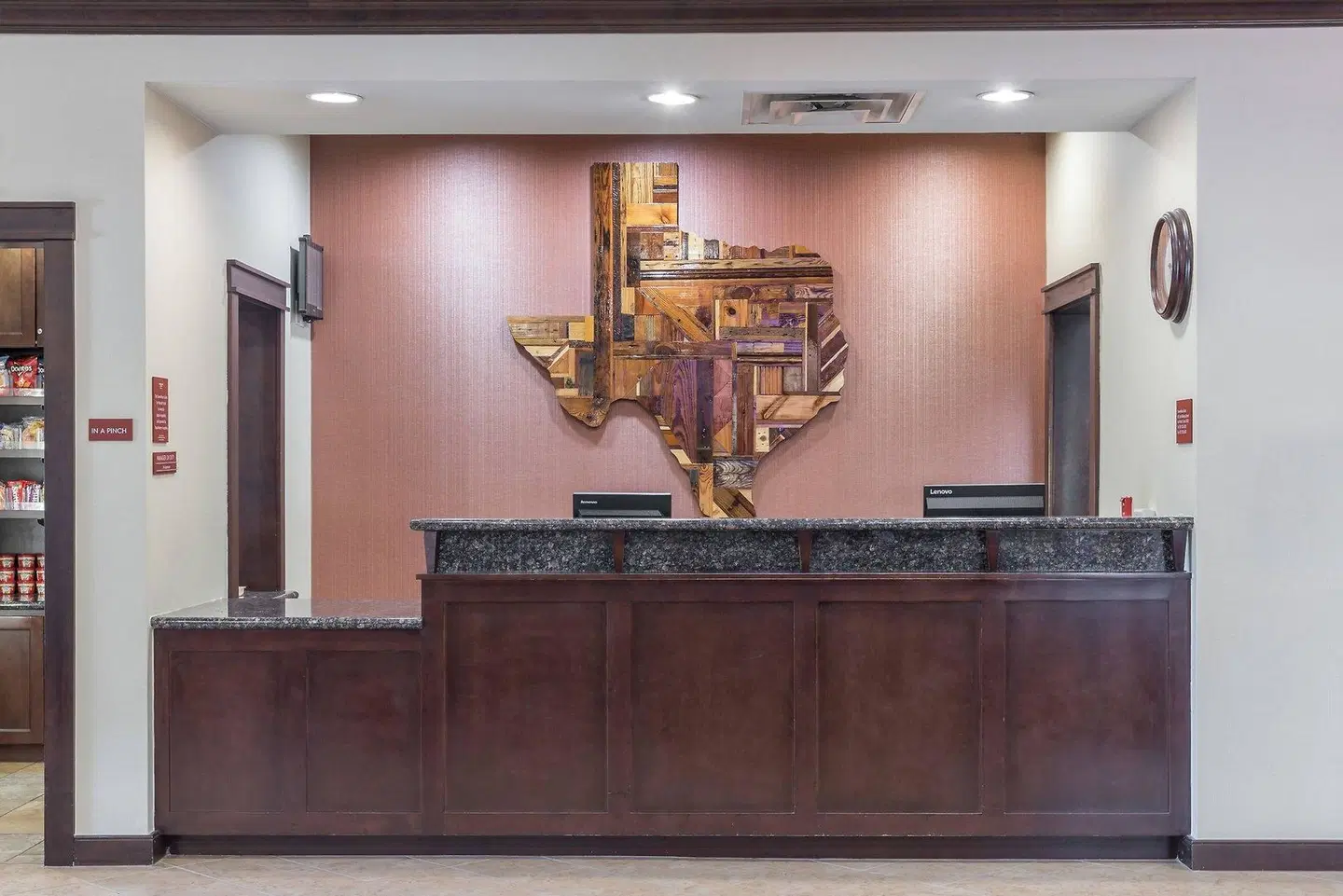 TownePlace Suites by Marriott Fort Worth Downtown Bar