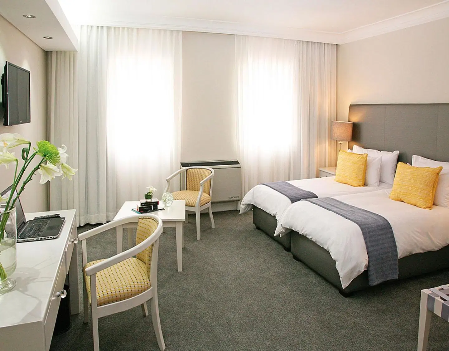 Hollow on the Square Hotel & Suites ROOM_EXAMPLE