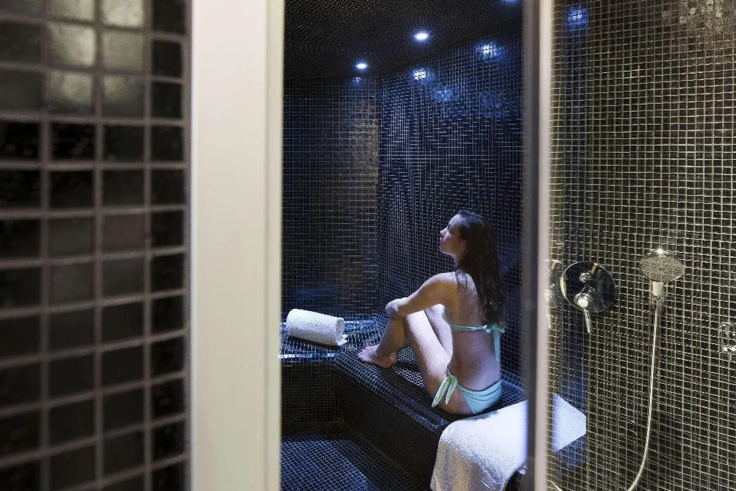 Le Belmont Champs Elysees PEOPLE