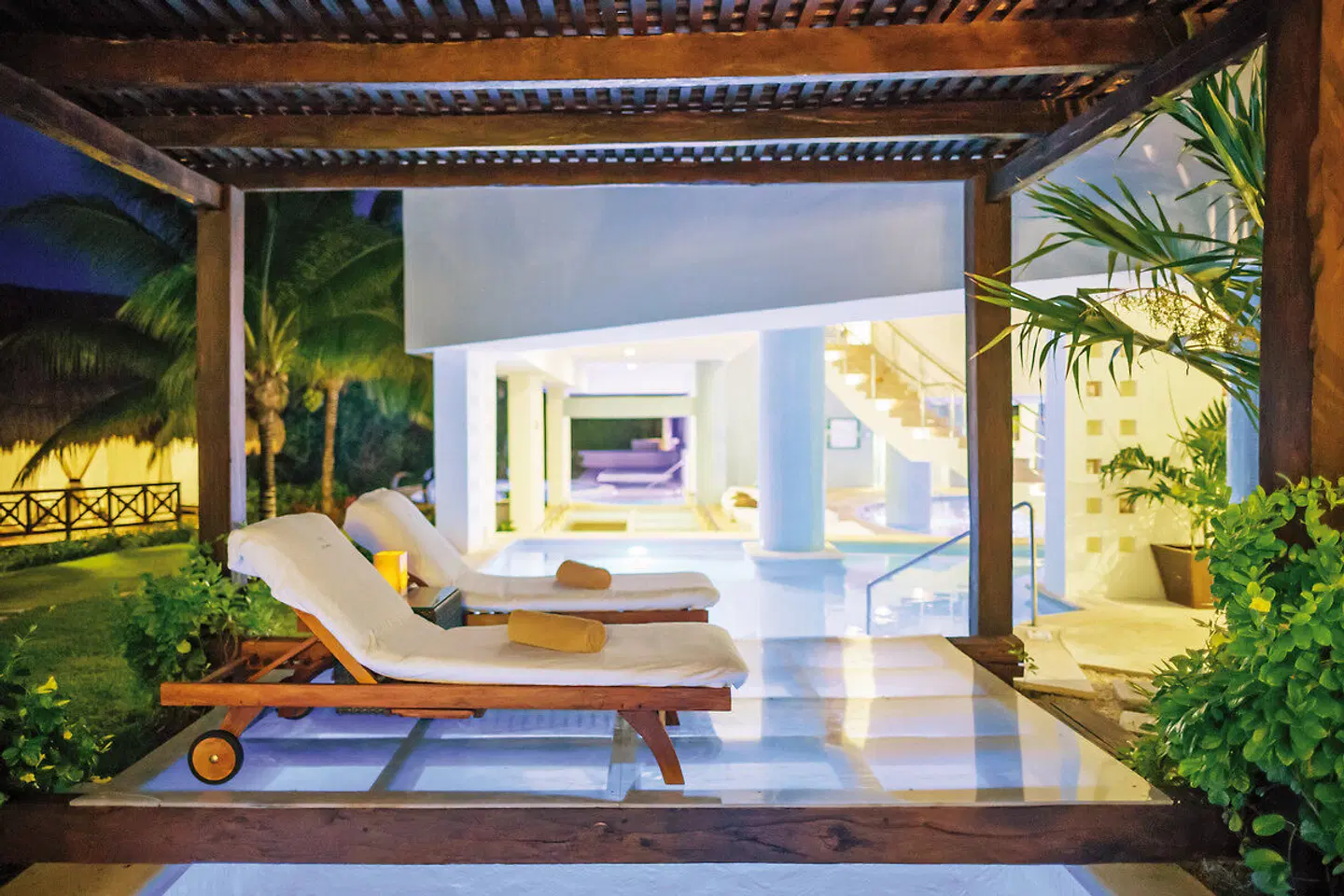 BlueBay Grand Esmeralda Hallenbad