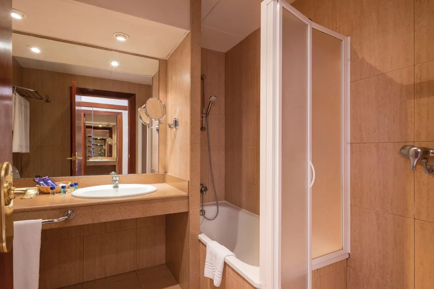 htop Amaika Badezimmer