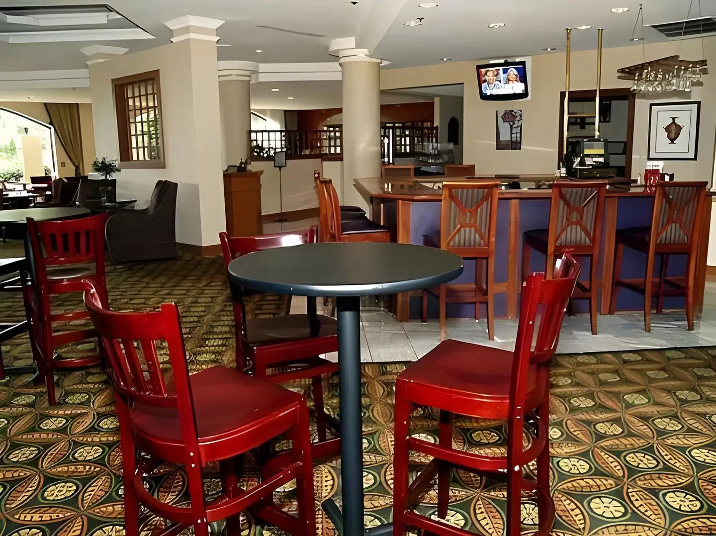 Holiday Inn Charlotte University Bar