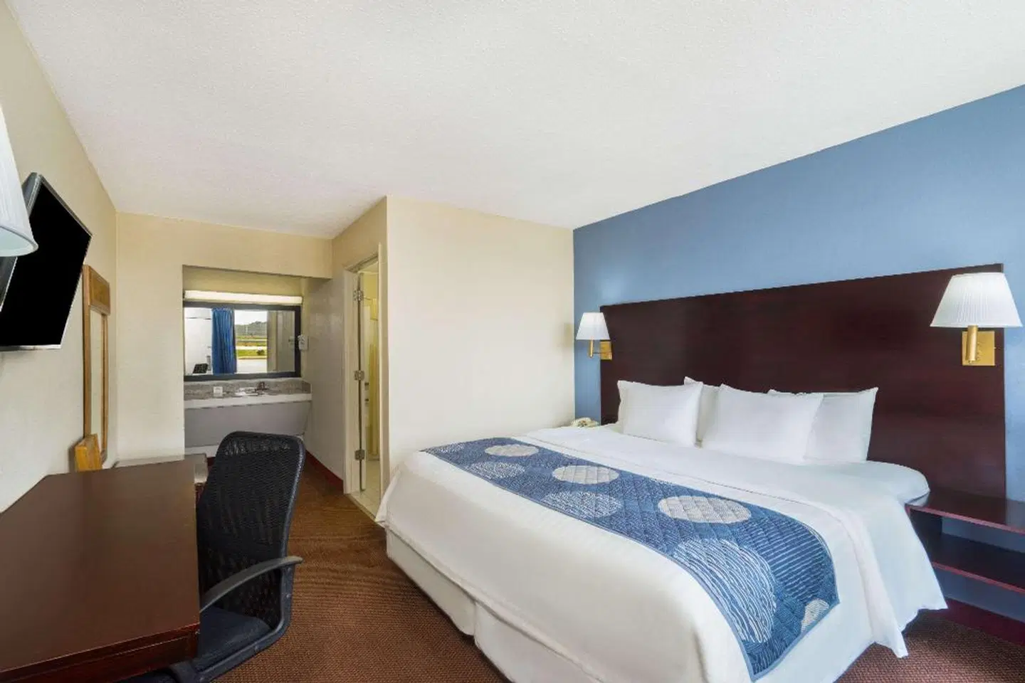 Days Inn by Wyndham Statesville ROOM_EXAMPLE