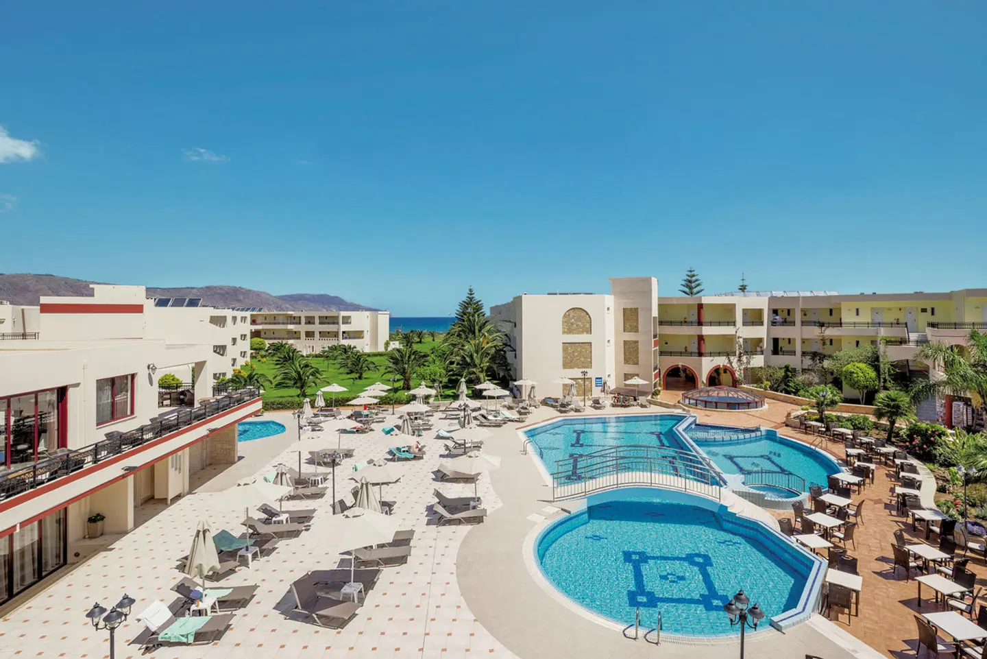 Vantaris Palace OUTDOOR_POOL