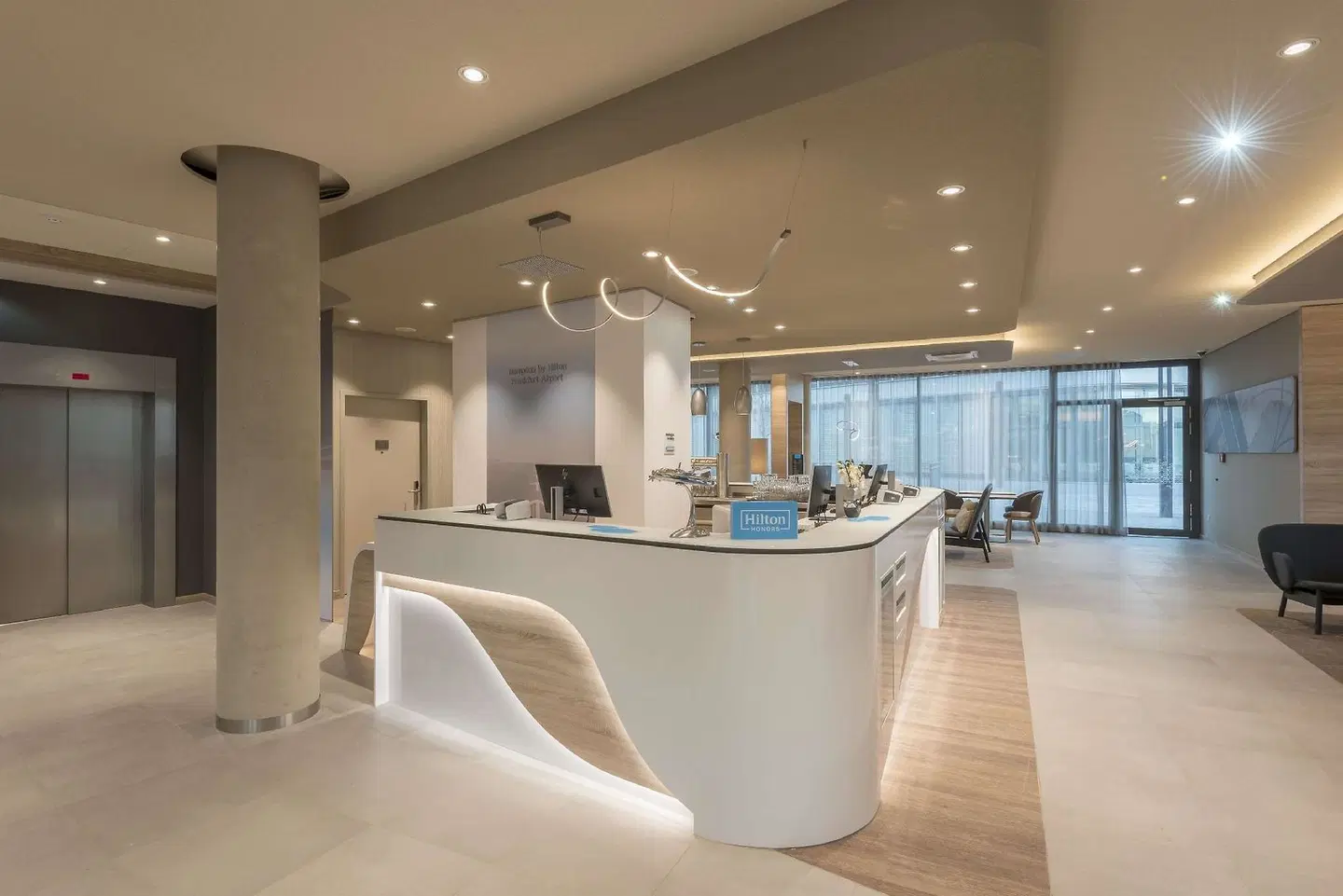 Hampton by Hilton Frankfurt Airport Bar