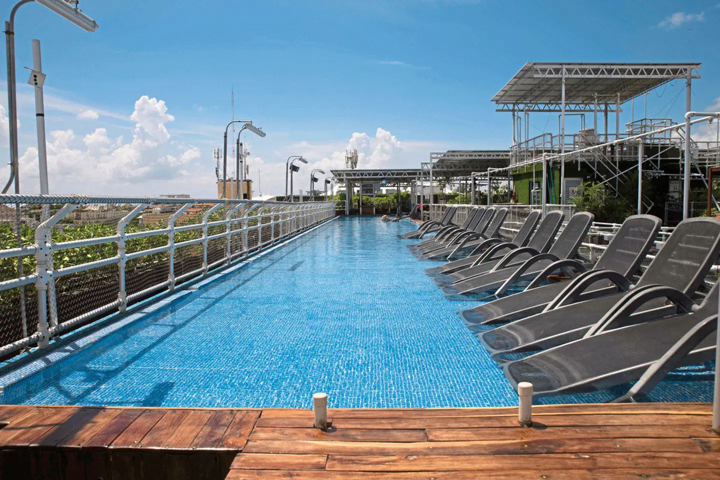 Reina Roja OUTDOOR_POOL