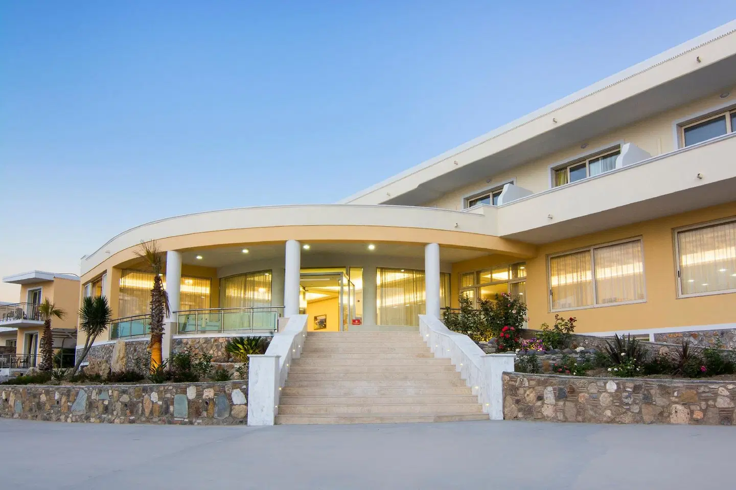 Kouros Palace Hotel EXTERIOR