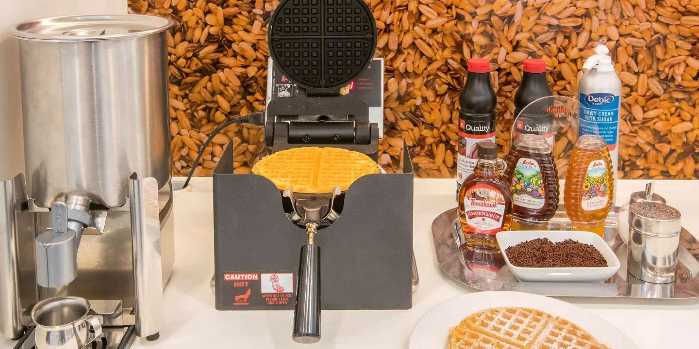 Hampton by Hilton Frankfurt City Centre Messe PEOPLE