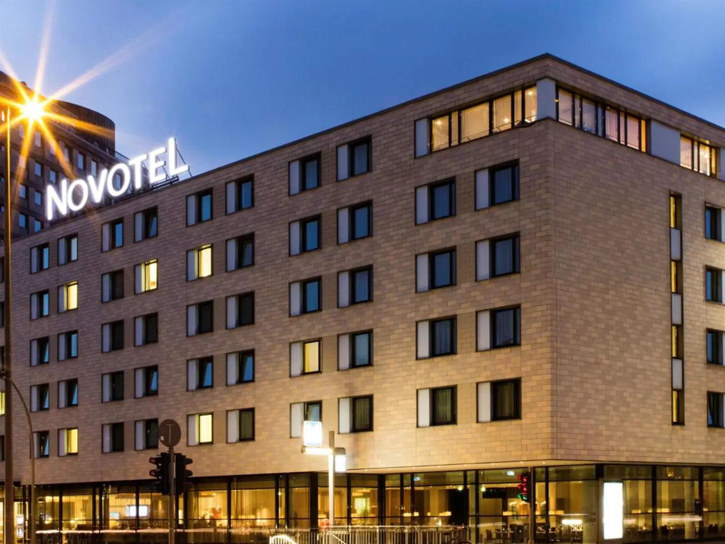 Novotel Hamburg City Alster Hotel EXTERIOR