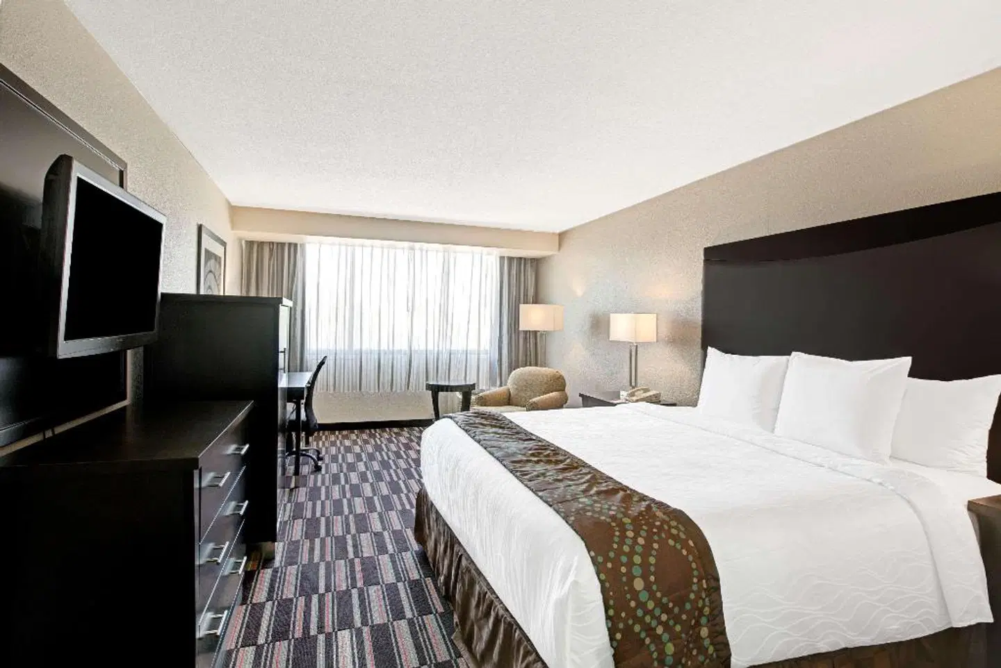 Ramada Plaza by Wyndham Charlotte Airport Conference Center ROOM_EXAMPLE