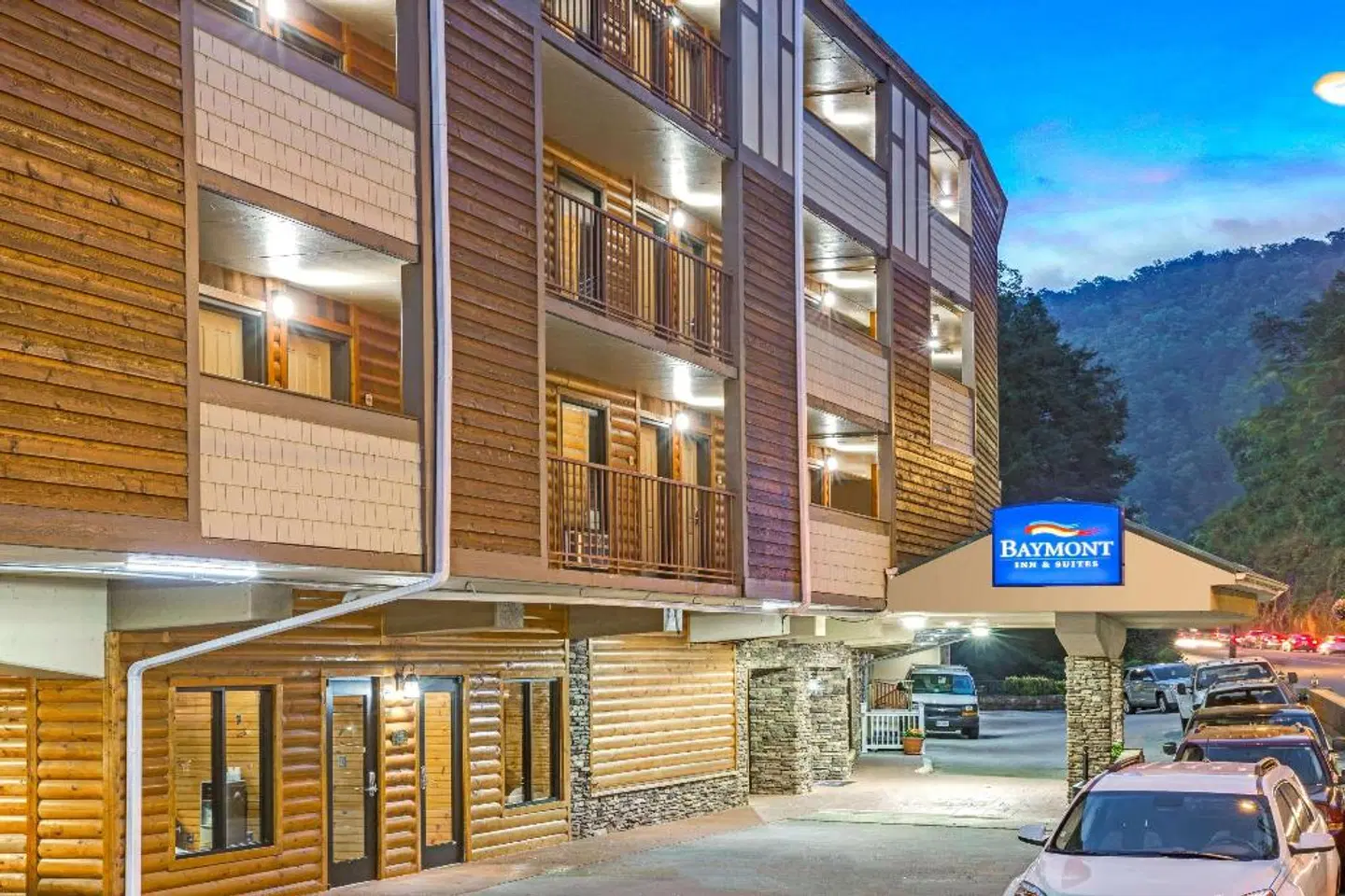 Baymont by Wyndham Gatlinburg On The River EXTERIOR