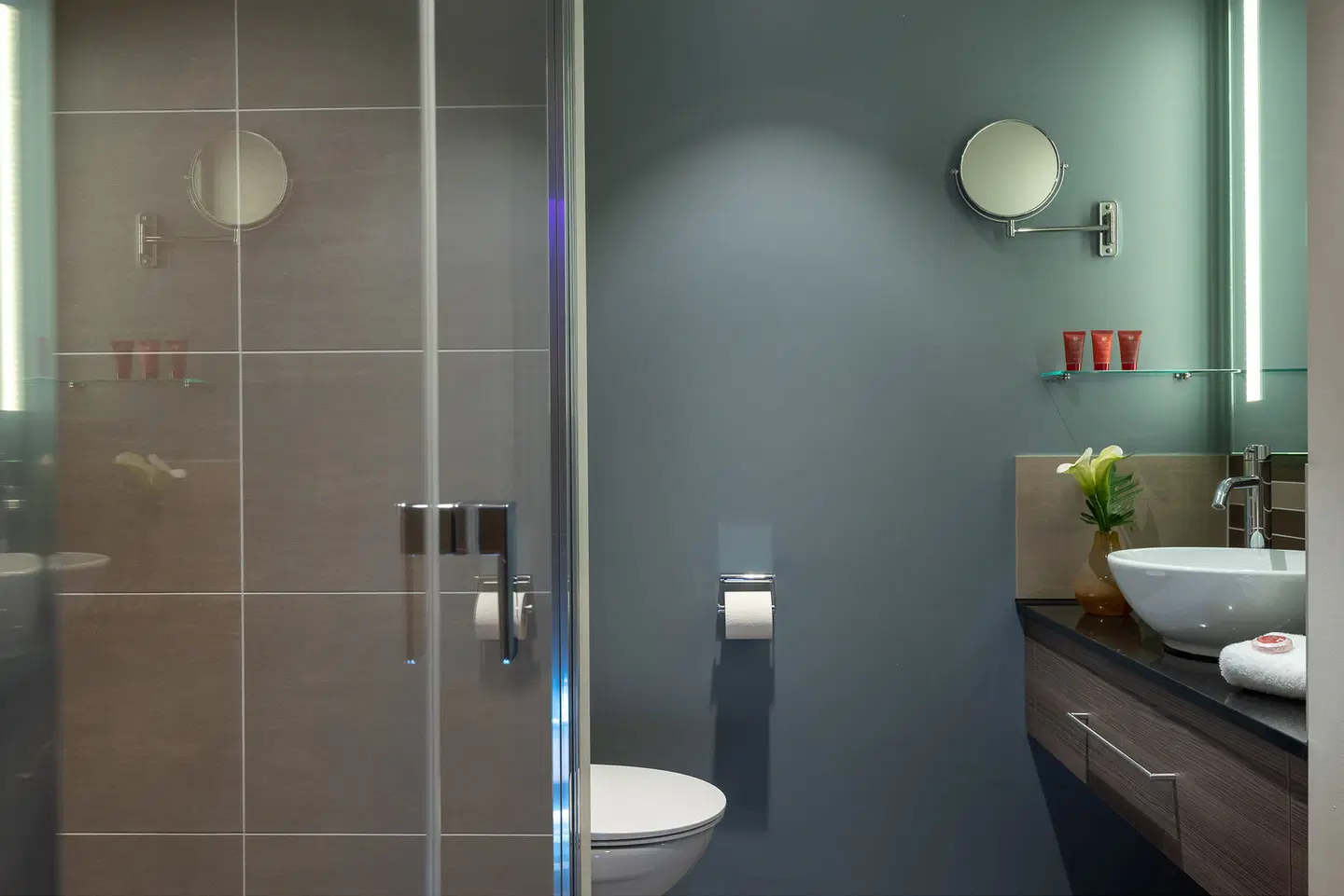 Leonardo Hotel Munich City East Badezimmer