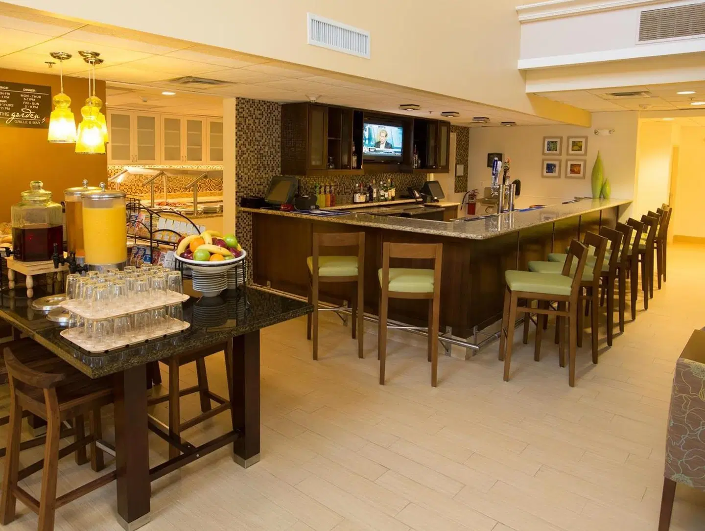 Hilton Garden Inn Dallas/Market Center Bar