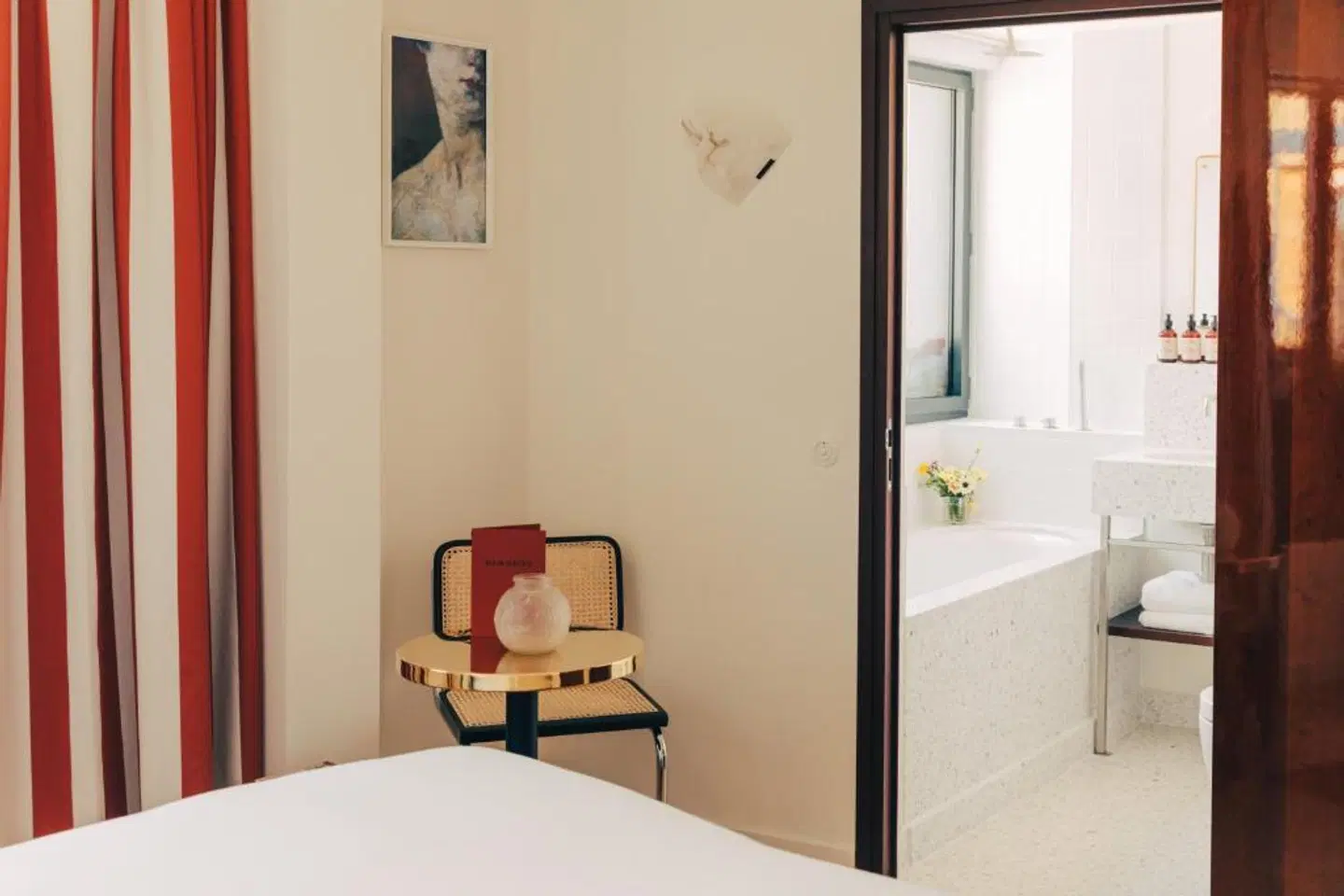 Wallace Tour Eiffel ROOM_EXAMPLE