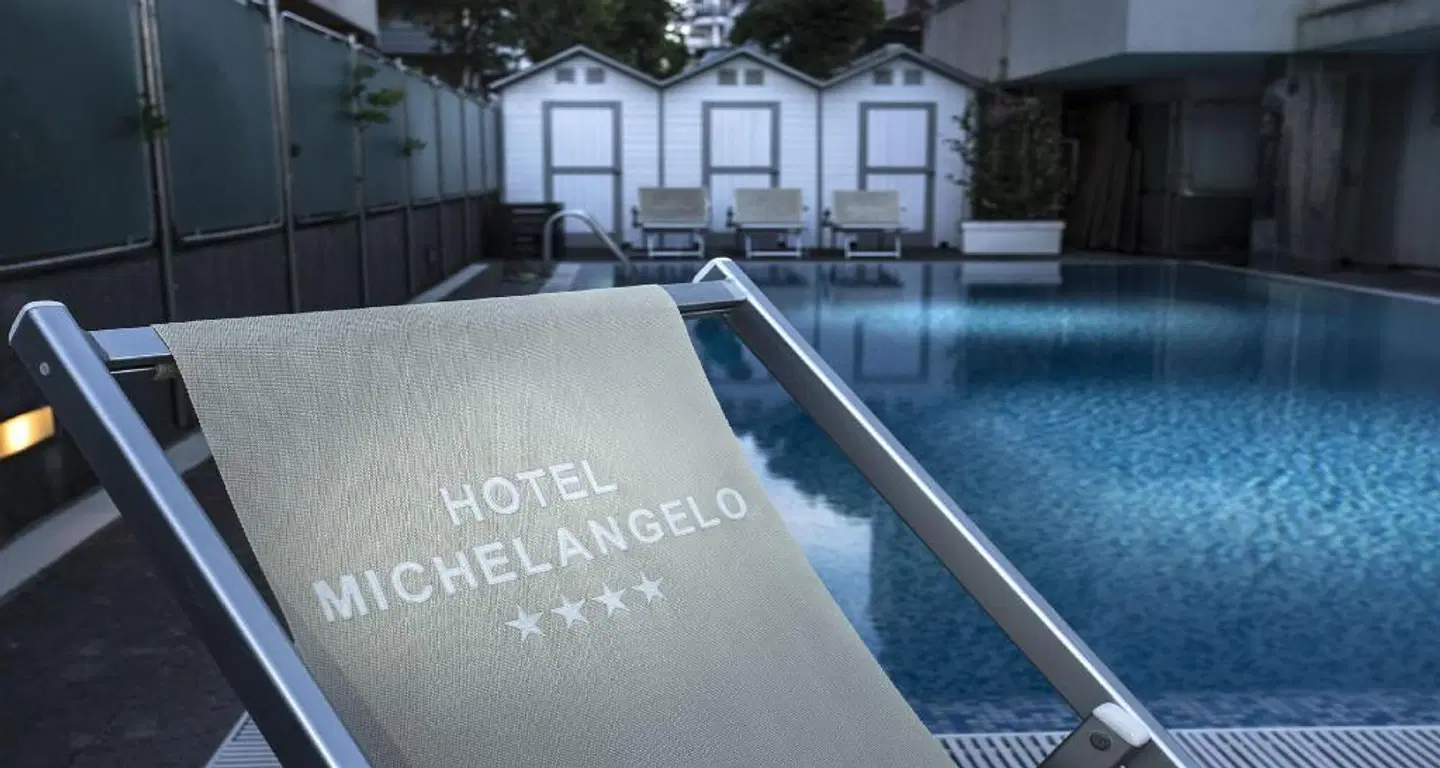Michelangelo OUTDOOR_POOL