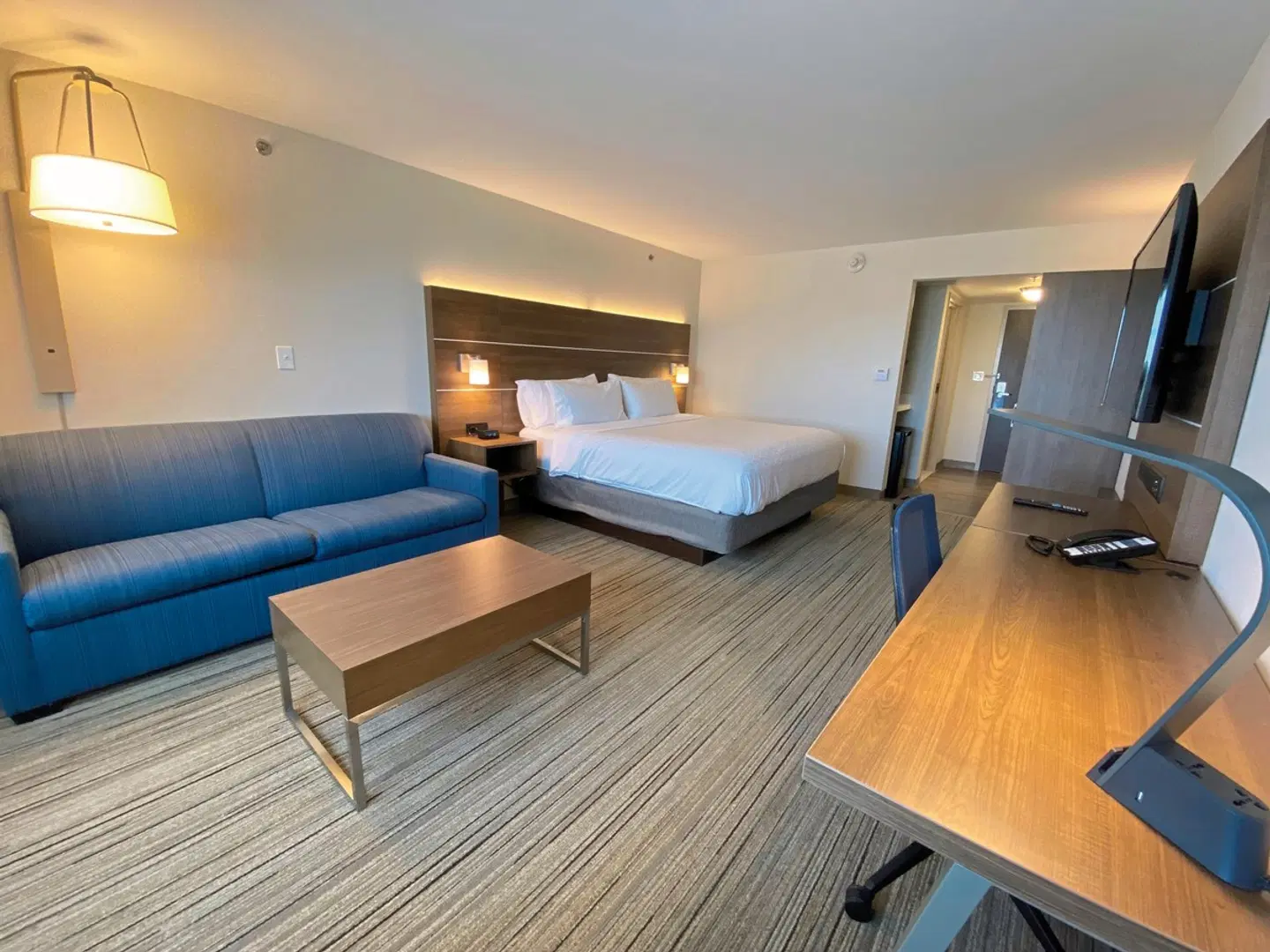 Holiday Inn Express & Suites Boston - Cambridge ROOM_EXAMPLE