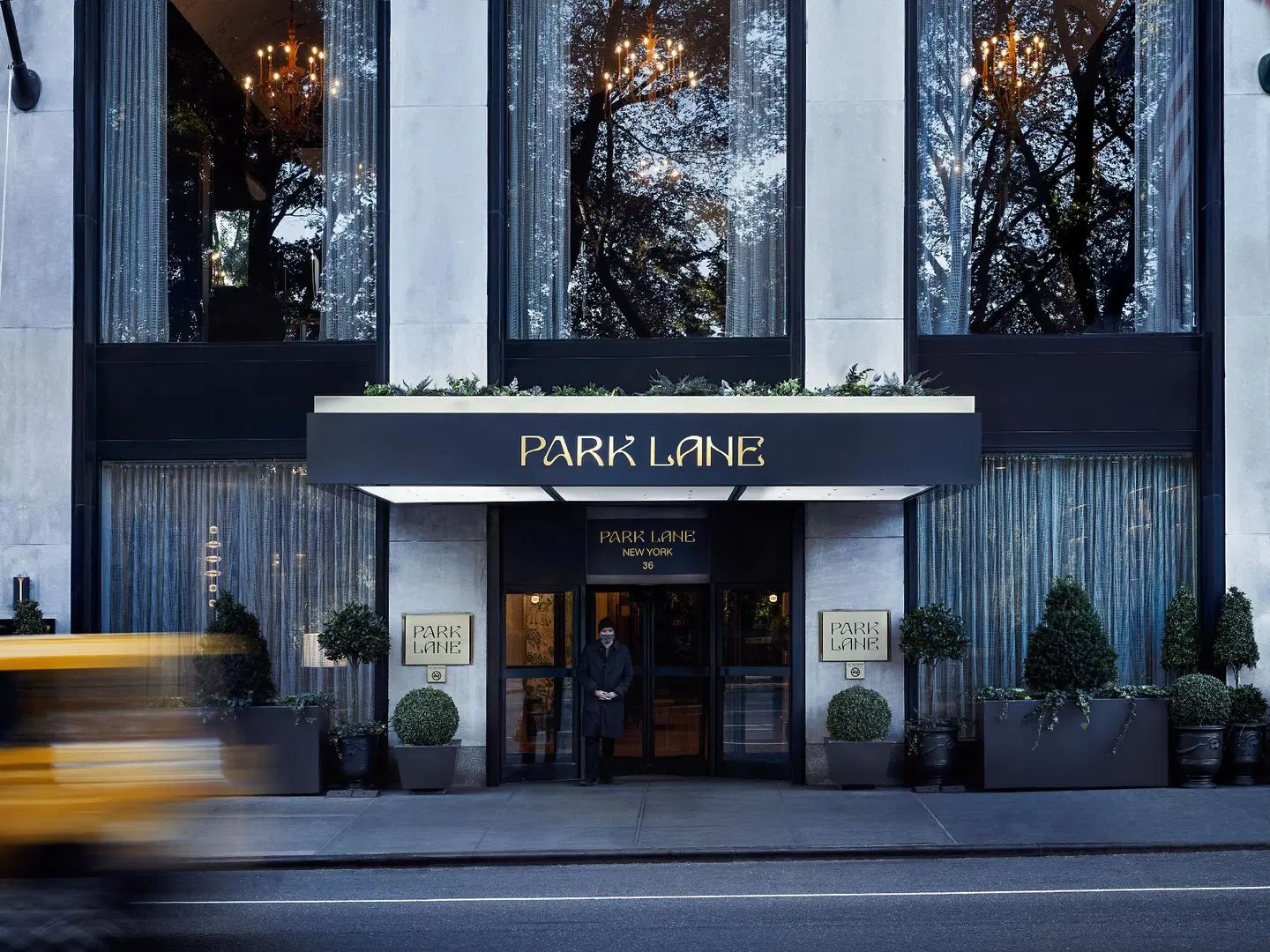 Park Lane Hotel EXTERIOR