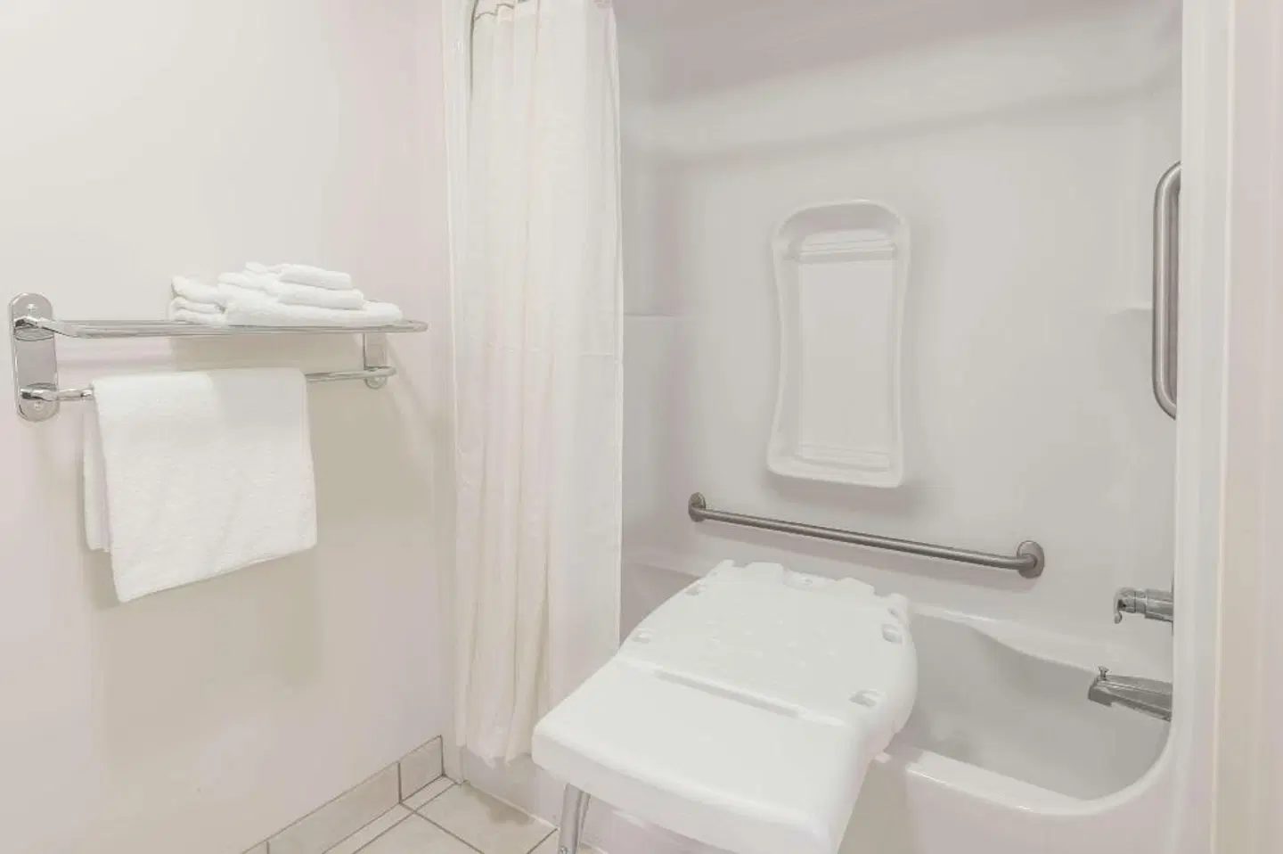 Super 8 by Wyndham Edmonton/West Badezimmer