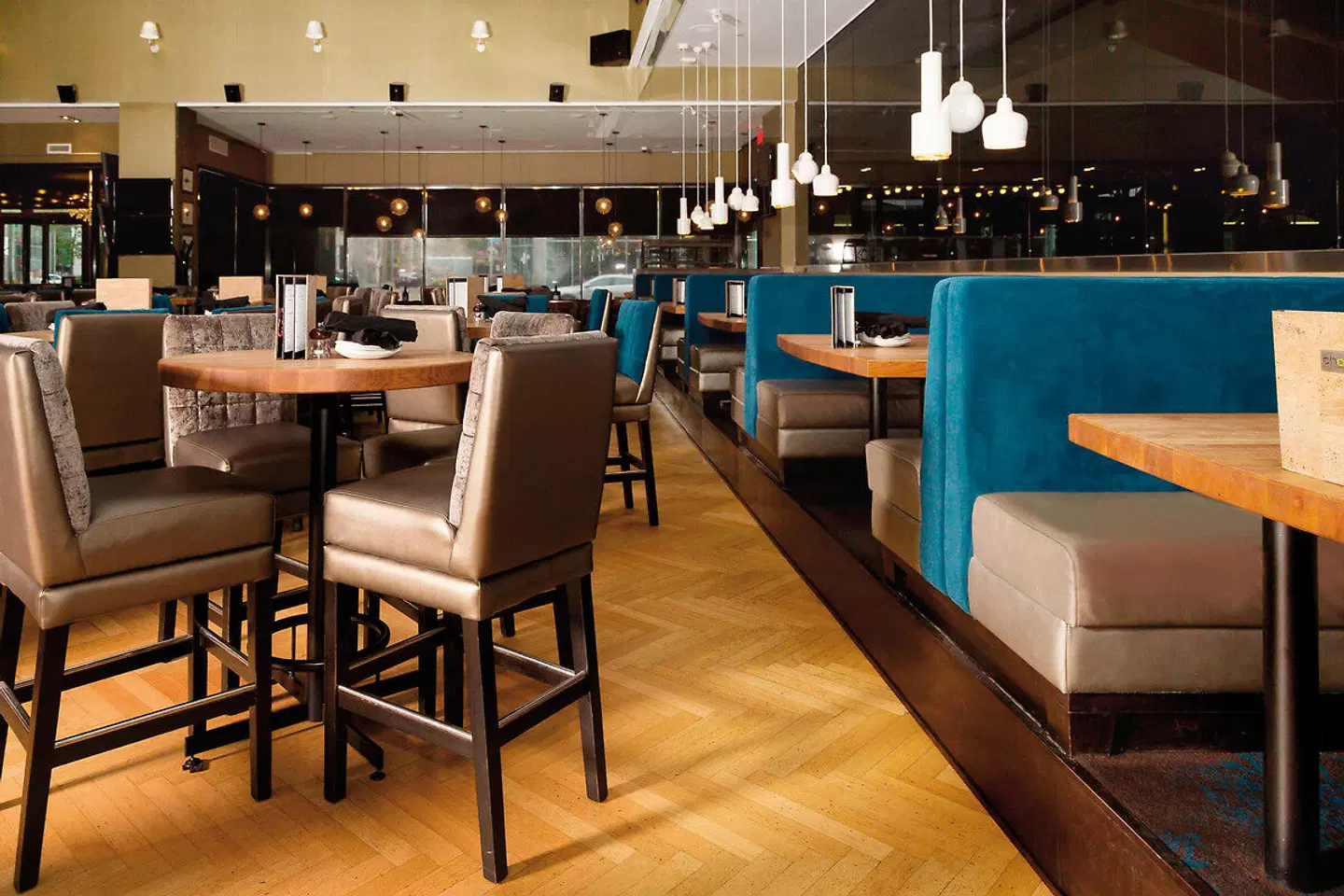 Sandman Signature Edmonton Downtown Bar