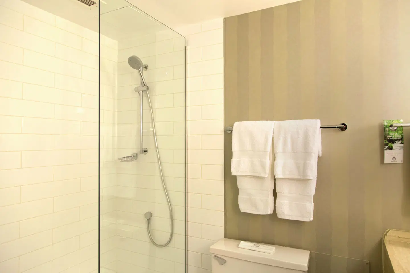 Sandman Signature Edmonton Downtown Badezimmer