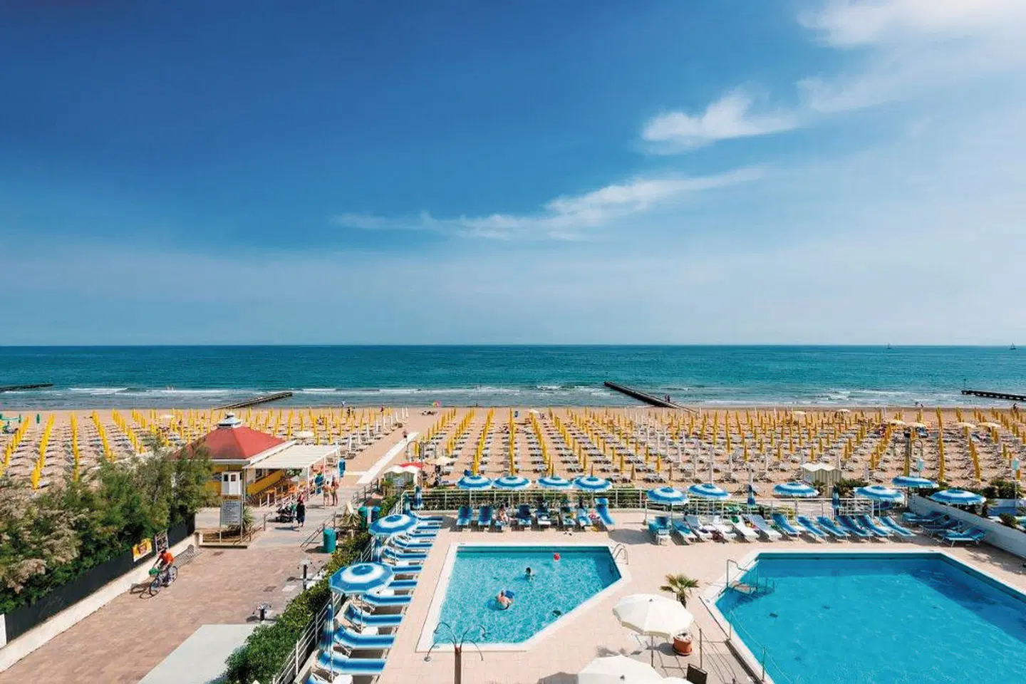 Bristol OUTDOOR_POOL