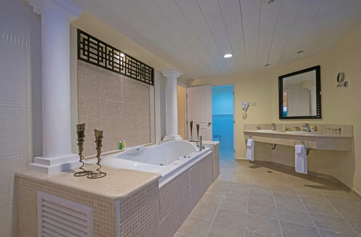 Playa Pesquero ROOM_EXAMPLE