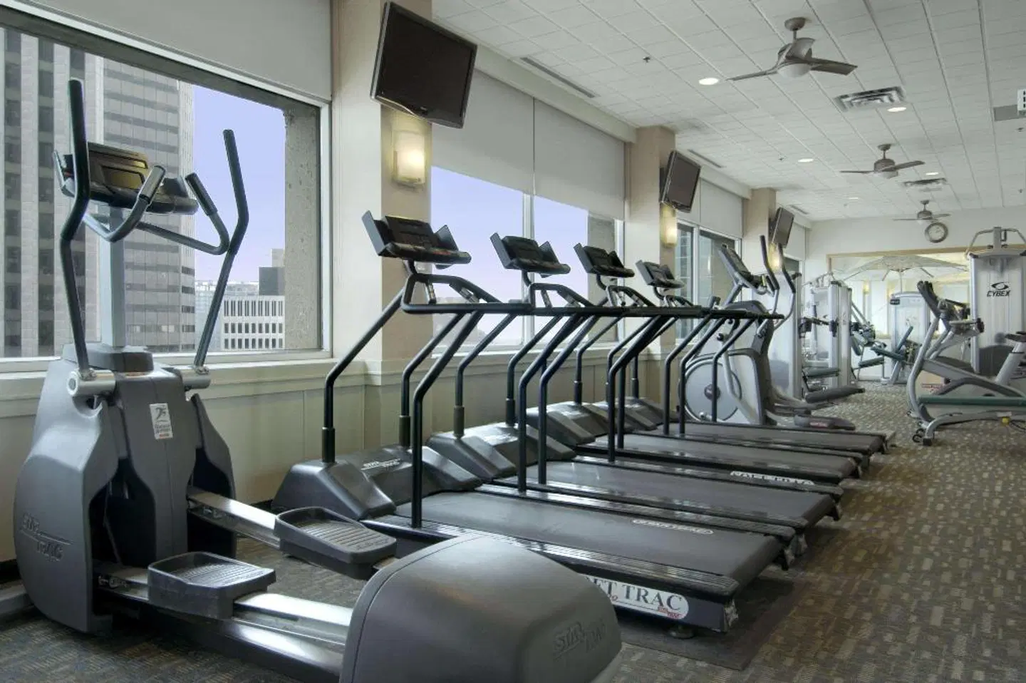 Fairmont Winnipeg SPORTS_AND_LEISURE