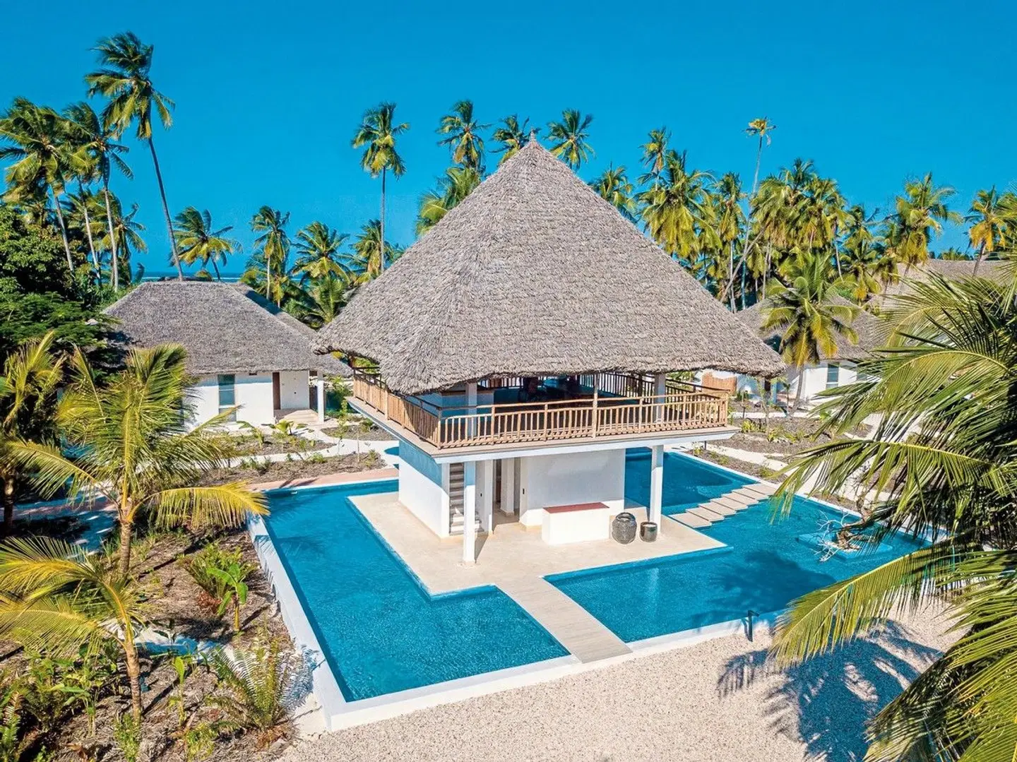 Aqua Beach Resort & Spa OUTDOOR_POOL