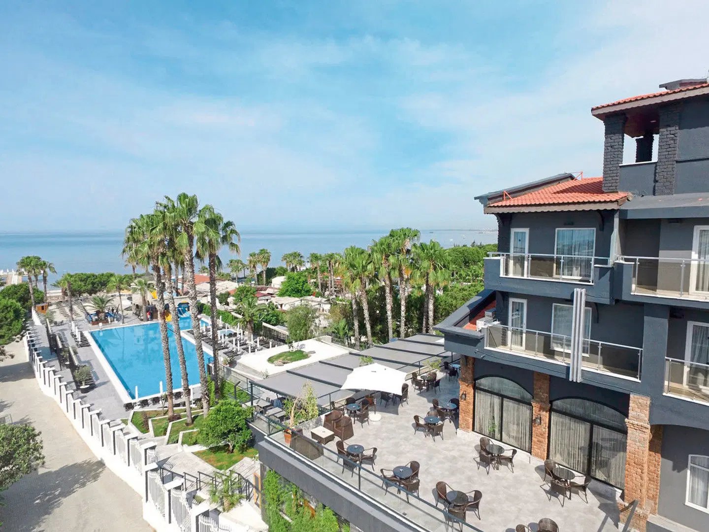 Thalia Unique OUTDOOR_POOL