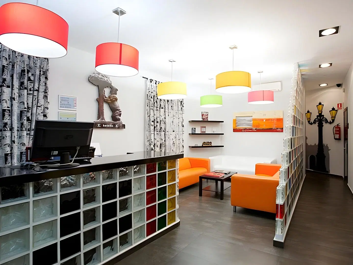 JC Rooms Santa Ana Bar