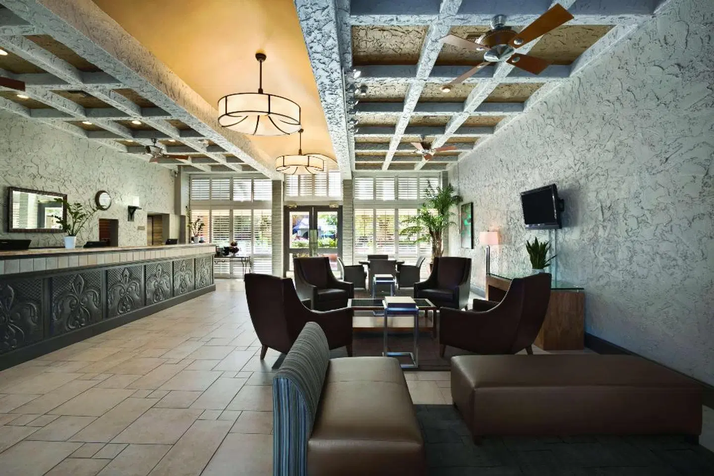 Embassy Suites by Hilton Phoenix Airport at 24th Street LOUNGE_LOBBY