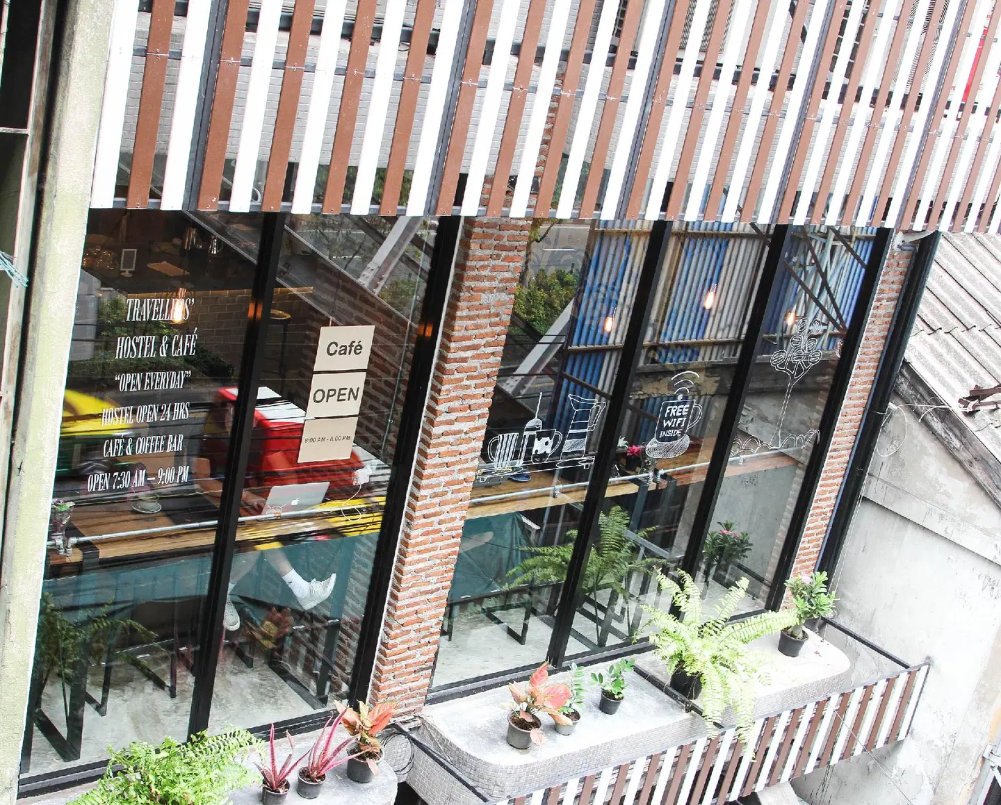 Thong Lo Travellers Hostel and Café Restaurant