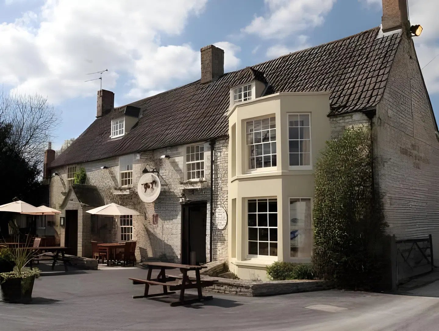 Horse And Groom Inn EXTERIOR
