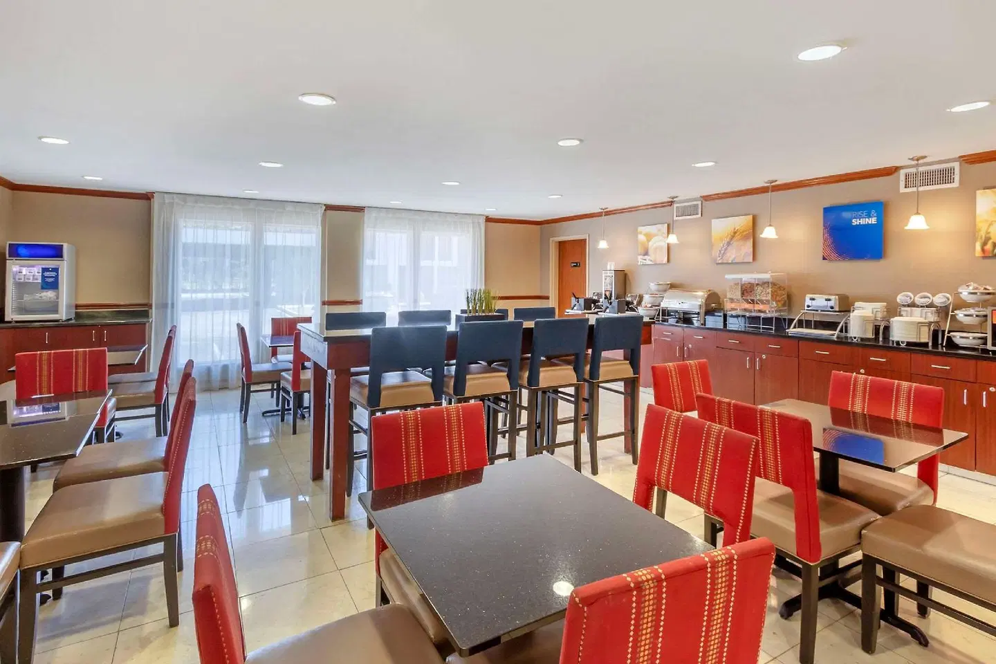 Comfort Inn & Suites Convention Center Bar