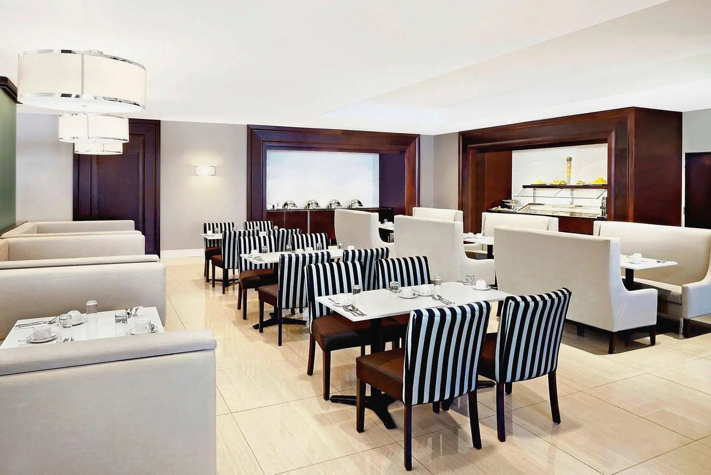 Sheraton Montreal Airport Hotel Restaurant