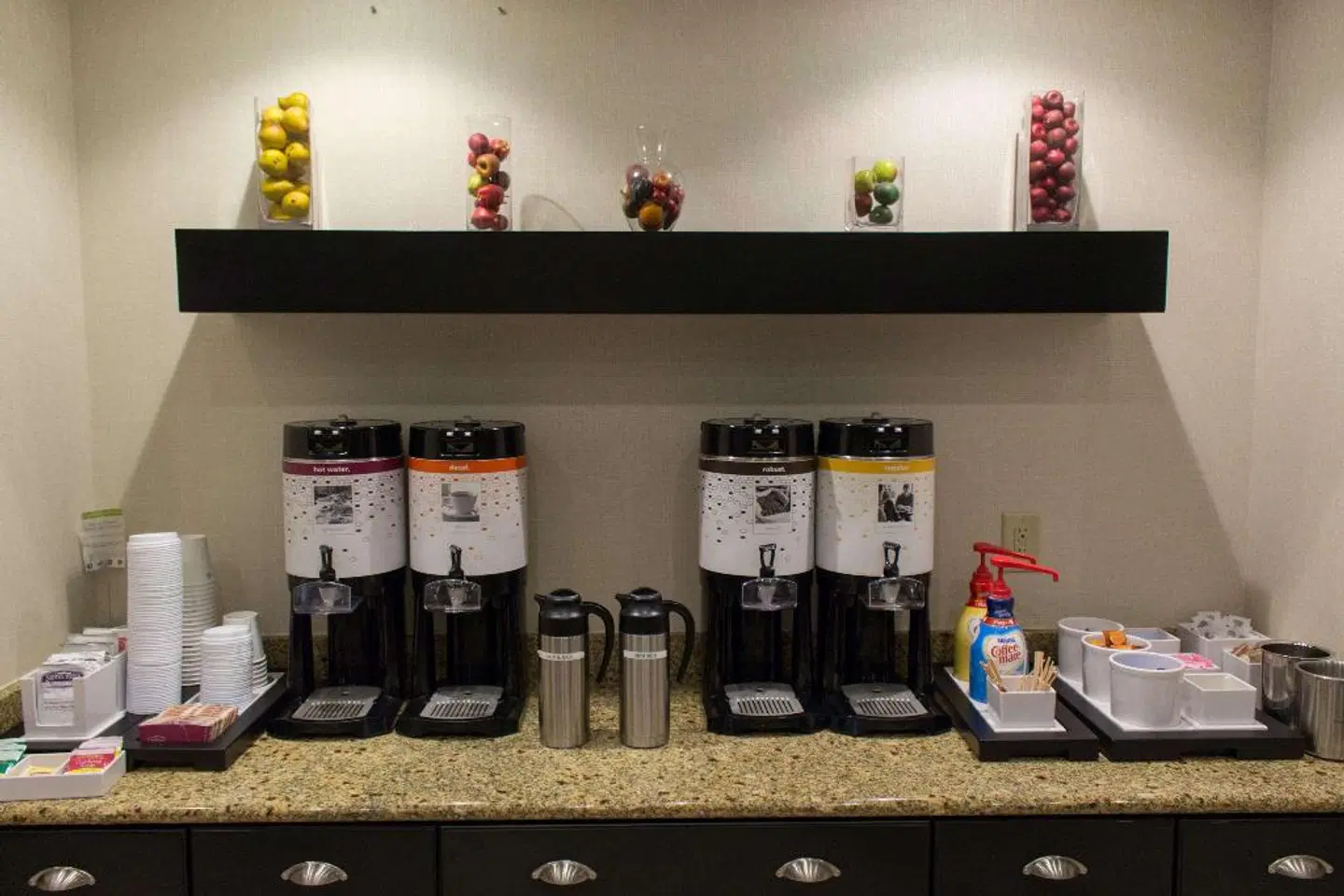 Hampton Inn Savannah-Historic District Bar