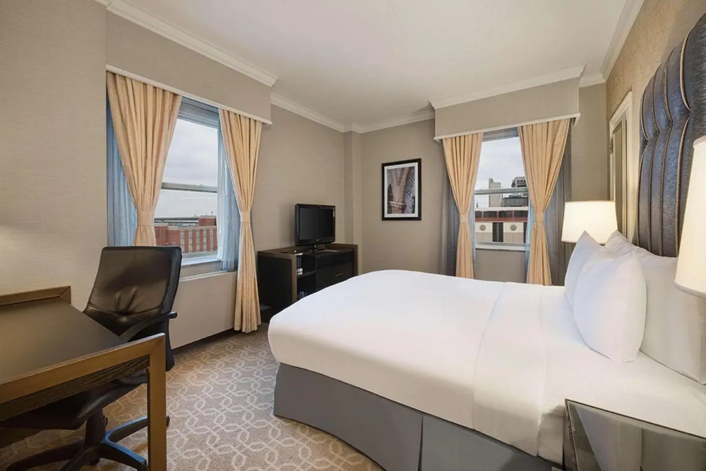 Hilton Milwaukee City Center ROOM_EXAMPLE