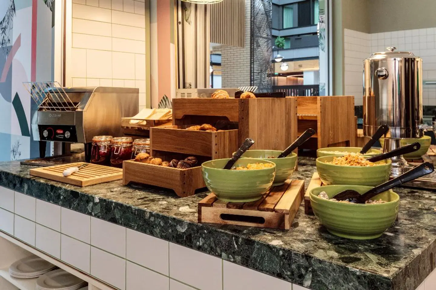 Holiday Inn London - Heathrow Bath Road LOUNGE_LOBBY